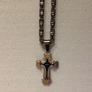 Men’s Silver & Black Chain Link Necklace.